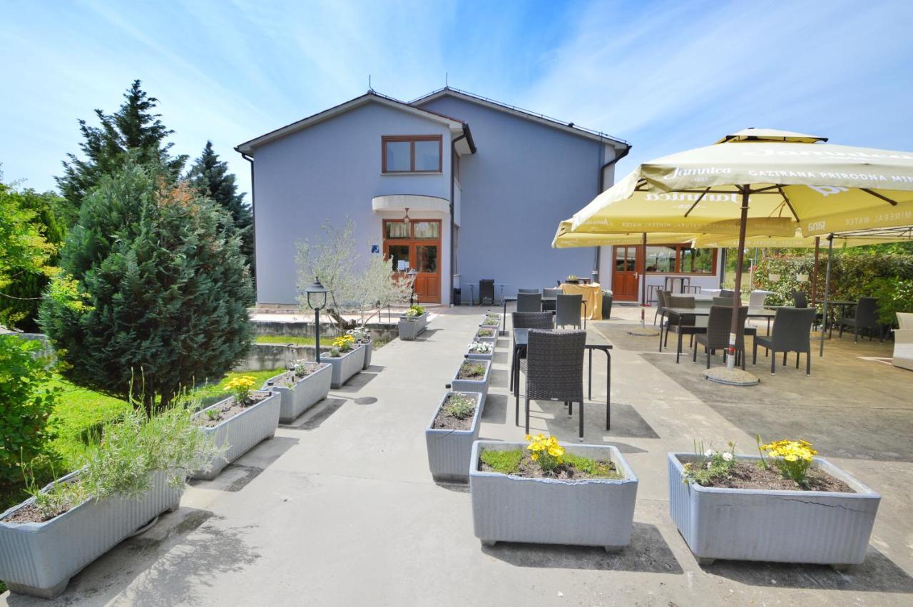 Hotel Tomazici Santalezi Exterior photo